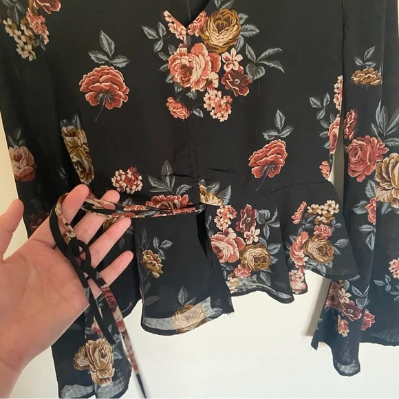 Altar’d State Small Floral Long Sleeve Cropped Top - Picture 5 of 8